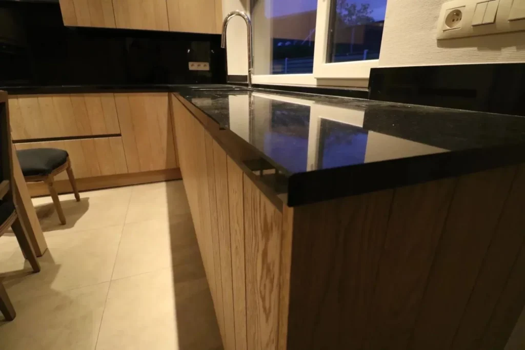 Greeploze houten keuken | Interieur op maat Zulte